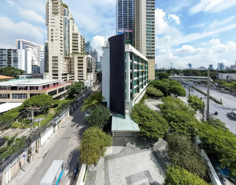 1. Maduzi Hotel Bangkok, 2. Nana Tai Suites, 3. De Prime Rang Nam Hotel, 4. Bizotel Bangkok, 5. Royal View Resort Rangnam, 6. Le Tada Parkview Hotel, 7. โรงแรมปิคนิค, 8. เอ็มโพเรียม สวีท บาย ชาเทรียม, 9. HOUSE OF PAPA BANGKOK SIAM, 10. วิลล่า เดอ พระนคร, Top 10+ โรงแรมติดสวนสาธารณะในกรุงเทพ วิ่งตอนเช้าได้ชิลล์ๆ