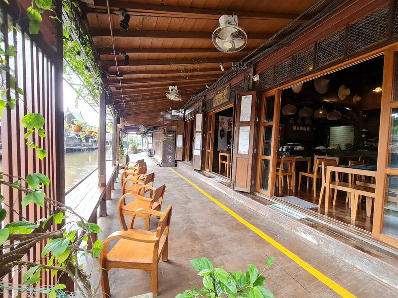 1. ฐณิชาฌ์ เฮลท์ตี้ รีสอร์ท, 2. ณ ทรีธารา โรงแรมอัมพวาริมน้ำ, 3. Gajib Bed &amp; Breakfast, 4. โรงแรมอัมพวา ริเวอร์ฟร้อนท์, 5. ณ บ้านทุ่ง อัมพวา รีสอร์ท, 6. ชูชัยบุรี ศรีอัมพวา, 7. พรีมา อัมพวา, 8. บ้านอัมพวา รีสอร์ท แอนด์ สปา, 9. The Buffalo Amphawa, 10. The Grace Amphawa, 11. อสิตา อิโค รีสอร์ท อัมพวา, 12. ชบาบานฉ่ำ รีสอร์ท, 13. RoomQuest Rimrabeang at Amphawa, 14. River CoCo, 15. ดำเนินพวา รีสอร์ท บ้านต้นไม้, Top 15+ ที่พักอัมพวา 2024 ติดริมน้ําสวยๆ ฟีลธรรมชาติ ใกล้กรุง