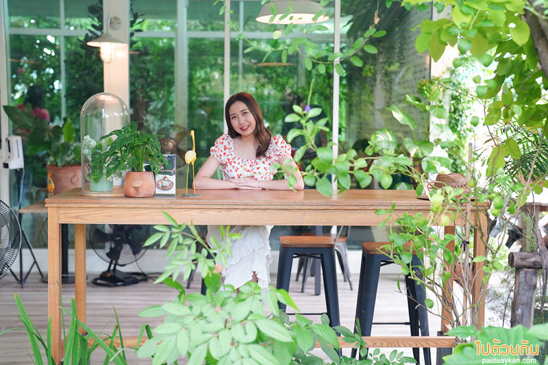 คาเฟ่นาคนิวาส, ฐ คาเฟ่, ฐ คาเฟ่น่ารัก ในสวนร่มรื่น