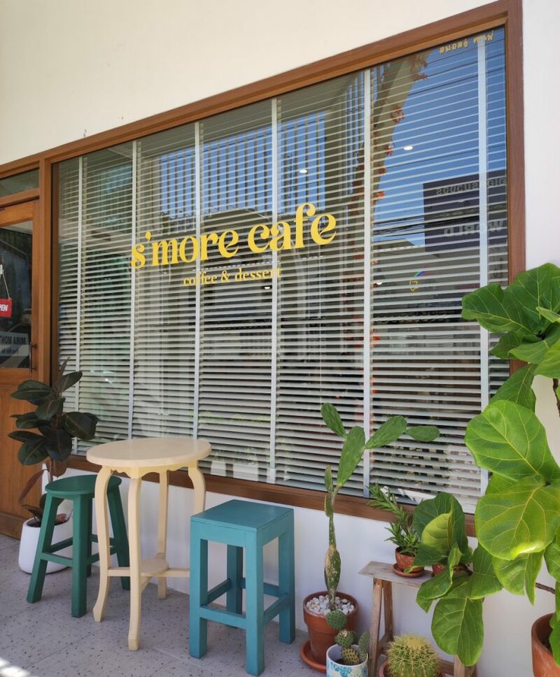 1d+ day artist, air space, air space hua hin, bamp beach & cafe, bamp cafe, bella costa, bonnie on the beach, coco & coff, drip rim lay, drip rim lay huahin, eureka beach cafe, eureka nitro coffee, iko camp & cafe, matapita, matapita cafe, memory house cafe, memory house cafe huahin, molley coffee stand, oneddayartist, pineapple surf club, rimpha chomview, s&039;more cafe, skoop beach café, sugar bloom, the moment cafe and craft, tumlay cafe & bar, tumlay cafe & bar huahin, turtle bay, turtle bay hua hin, คาเฟ่หัวหิน, คาเฟ่หัวหิน 2023, คาเฟ่หัวหิน 2024, คาเฟ่หัวหิน 2566, คาเฟ่หัวหิน 2567, คาเฟ่ใกล้ฉัน, ชูก้าบลูม คาเฟ่, บ้านใกล้วัง, บ้านใกล้วัง หัวหิน, ประจวบคีรีขันธ์ คาเฟ่, ยูเรก้าบีชคาเฟ่, ร้านอาหารไทย หัวหิน, ริมผาชมวิว, วังไกลกังวล, หัวหิน, หัวหิน 2024, อีโก้ แคมป์ แอนด์ คาเฟ่, เซิร์ฟคลับ หัวหิน, เดอะโมเม้นคาเฟ่, เมมโมรี่เฮ้าส์, โรงแรม veranda, top 20+ คาเฟ่หัวหิน [กรกฎาคม 2024] นั่งจิบกาแฟเย็น ๆ รับลมริมทะเลฟิน ๆ พร้อมมุมถ่ายรูปสุดจึ้ง!