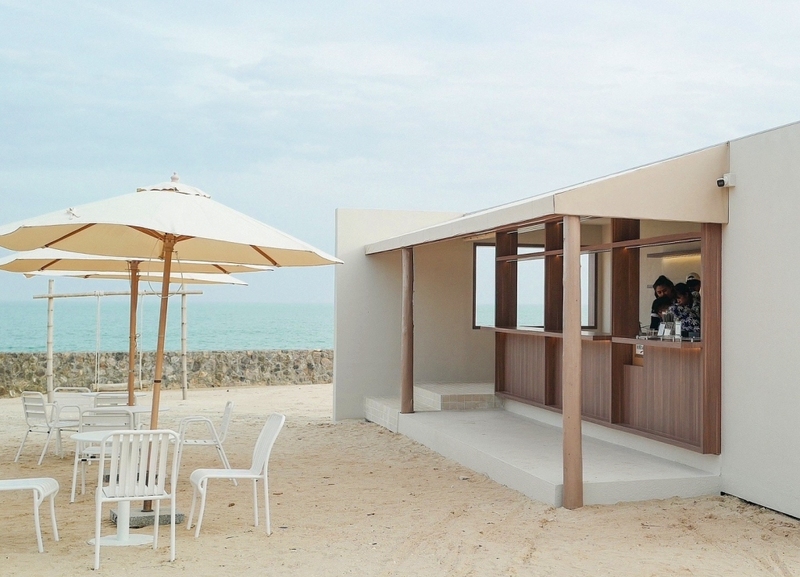 1d+ day artist, air space, air space hua hin, bamp beach & cafe, bamp cafe, bella costa, bonnie on the beach, coco & coff, drip rim lay, drip rim lay huahin, eureka beach cafe, eureka nitro coffee, iko camp & cafe, matapita, matapita cafe, memory house cafe, memory house cafe huahin, molley coffee stand, oneddayartist, pineapple surf club, rimpha chomview, s&039;more cafe, skoop beach café, sugar bloom, the moment cafe and craft, tumlay cafe & bar, tumlay cafe & bar huahin, turtle bay, turtle bay hua hin, คาเฟ่หัวหิน, คาเฟ่หัวหิน 2023, คาเฟ่หัวหิน 2024, คาเฟ่หัวหิน 2566, คาเฟ่หัวหิน 2567, คาเฟ่ใกล้ฉัน, ชูก้าบลูม คาเฟ่, บ้านใกล้วัง, บ้านใกล้วัง หัวหิน, ประจวบคีรีขันธ์ คาเฟ่, ยูเรก้าบีชคาเฟ่, ร้านอาหารไทย หัวหิน, ริมผาชมวิว, วังไกลกังวล, หัวหิน, หัวหิน 2024, อีโก้ แคมป์ แอนด์ คาเฟ่, เซิร์ฟคลับ หัวหิน, เดอะโมเม้นคาเฟ่, เมมโมรี่เฮ้าส์, โรงแรม veranda, top 20+ คาเฟ่หัวหิน [กรกฎาคม 2024] นั่งจิบกาแฟเย็น ๆ รับลมริมทะเลฟิน ๆ พร้อมมุมถ่ายรูปสุดจึ้ง!