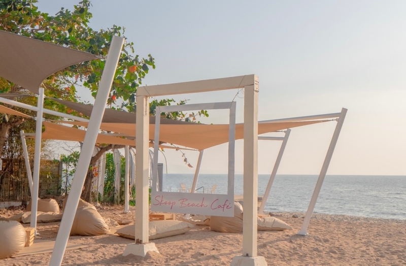 1d+ day artist, air space, air space hua hin, bamp beach & cafe, bamp cafe, bella costa, bonnie on the beach, coco & coff, drip rim lay, drip rim lay huahin, eureka beach cafe, eureka nitro coffee, iko camp & cafe, matapita, matapita cafe, memory house cafe, memory house cafe huahin, molley coffee stand, oneddayartist, pineapple surf club, rimpha chomview, s&039;more cafe, skoop beach café, sugar bloom, the moment cafe and craft, tumlay cafe & bar, tumlay cafe & bar huahin, turtle bay, turtle bay hua hin, คาเฟ่หัวหิน, คาเฟ่หัวหิน 2023, คาเฟ่หัวหิน 2024, คาเฟ่หัวหิน 2566, คาเฟ่หัวหิน 2567, คาเฟ่ใกล้ฉัน, ชูก้าบลูม คาเฟ่, บ้านใกล้วัง, บ้านใกล้วัง หัวหิน, ประจวบคีรีขันธ์ คาเฟ่, ยูเรก้าบีชคาเฟ่, ร้านอาหารไทย หัวหิน, ริมผาชมวิว, วังไกลกังวล, หัวหิน, หัวหิน 2024, อีโก้ แคมป์ แอนด์ คาเฟ่, เซิร์ฟคลับ หัวหิน, เดอะโมเม้นคาเฟ่, เมมโมรี่เฮ้าส์, โรงแรม veranda, top 20+ คาเฟ่หัวหิน [กรกฎาคม 2024] นั่งจิบกาแฟเย็น ๆ รับลมริมทะเลฟิน ๆ พร้อมมุมถ่ายรูปสุดจึ้ง!