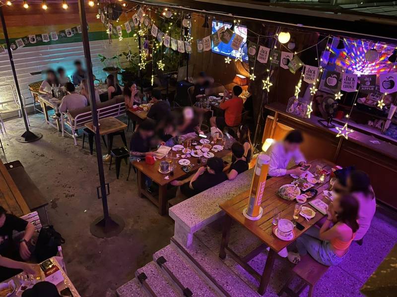 top 10+ ร้านน่านั่งย่านข้าวสาร เหมาะ hangout กับเพื่อนรู้ใจ พิกัดนี้สายปาร์ตี้ไม่ควรพลาด