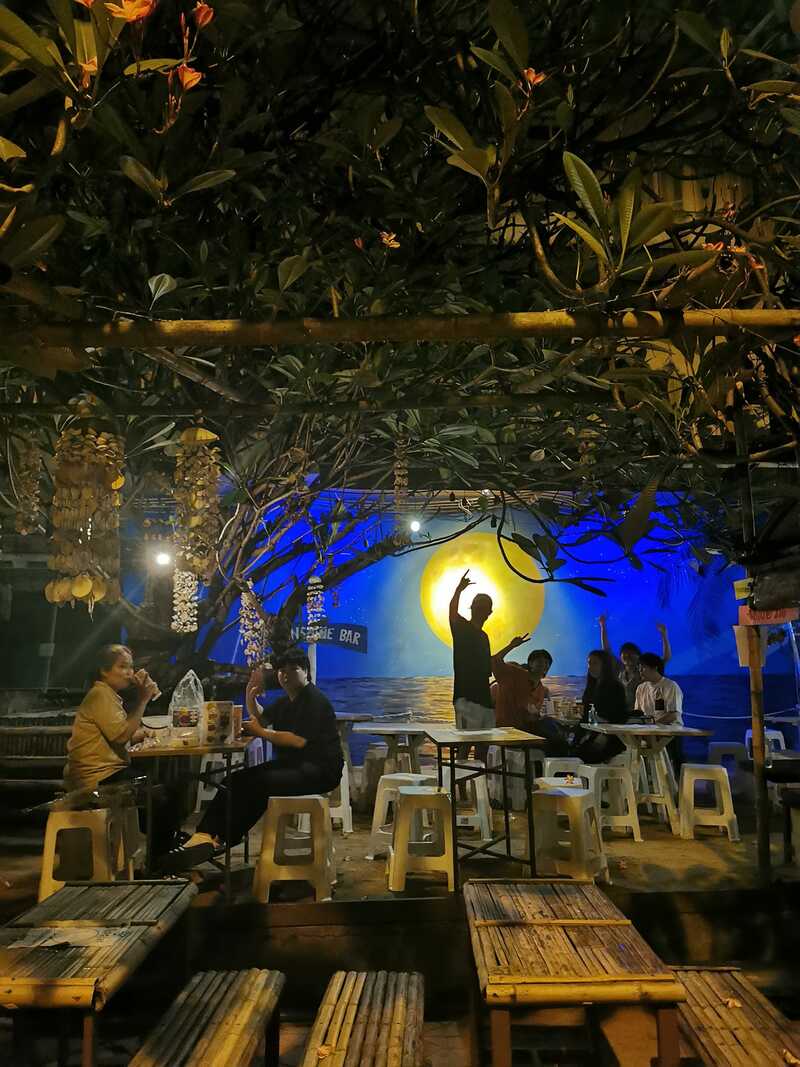 top 10+ ร้านน่านั่งย่านข้าวสาร เหมาะ hangout กับเพื่อนรู้ใจ พิกัดนี้สายปาร์ตี้ไม่ควรพลาด