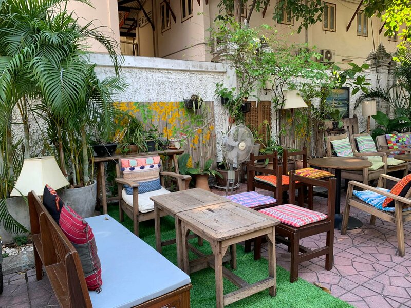 top 10+ ร้านน่านั่งย่านข้าวสาร เหมาะ hangout กับเพื่อนรู้ใจ พิกัดนี้สายปาร์ตี้ไม่ควรพลาด