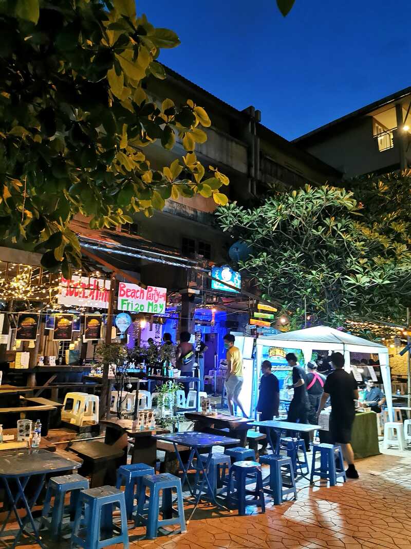 top 10+ ร้านน่านั่งย่านข้าวสาร เหมาะ hangout กับเพื่อนรู้ใจ พิกัดนี้สายปาร์ตี้ไม่ควรพลาด