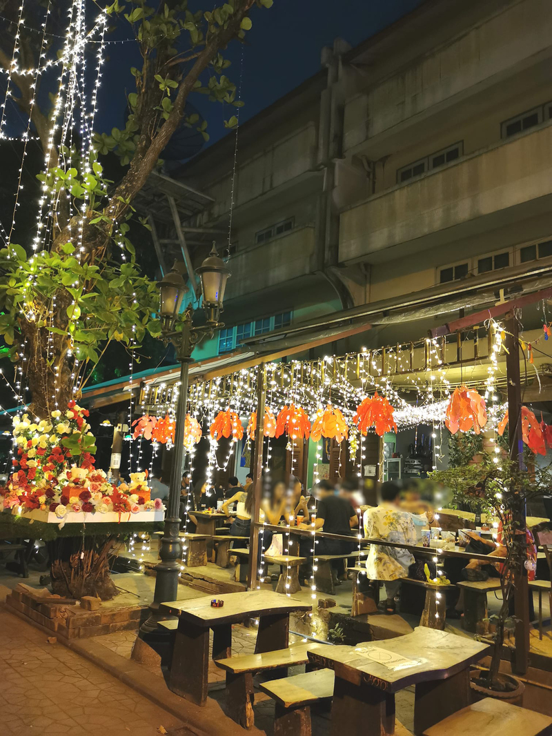 top 10+ ร้านน่านั่งย่านข้าวสาร เหมาะ hangout กับเพื่อนรู้ใจ พิกัดนี้สายปาร์ตี้ไม่ควรพลาด