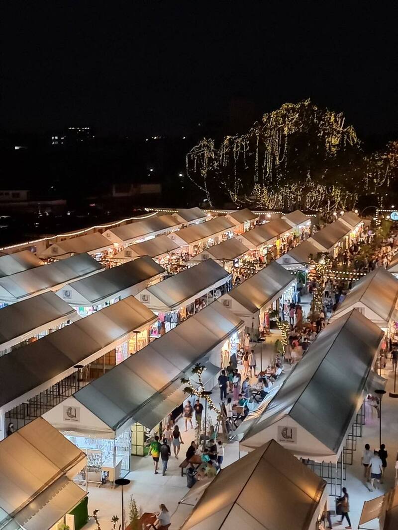 รวม 12 ตลาดนัดกลางคืน แหล่งกิน แหล่งชิม แหล่งช็อปแบบสุดฟินยามค่ำคืน!