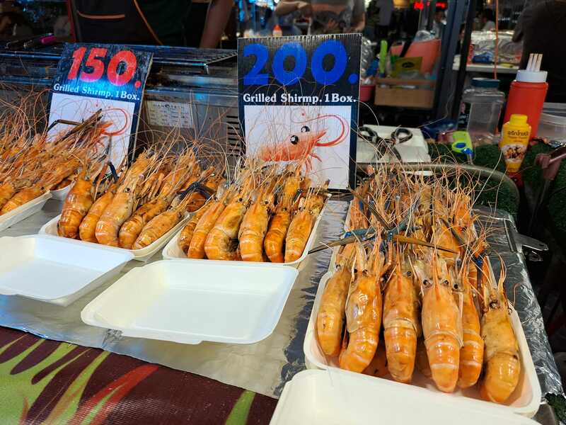 รวม 12 ตลาดนัดกลางคืน แหล่งกิน แหล่งชิม แหล่งช็อปแบบสุดฟินยามค่ำคืน!