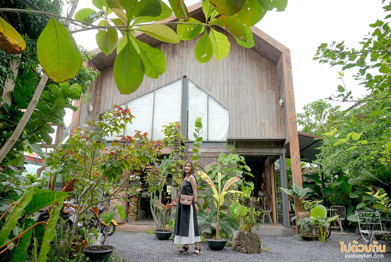 By ใบ House &amp; Cafe คาเฟ่สุดเท่ บรรยากาศสุดกรีน