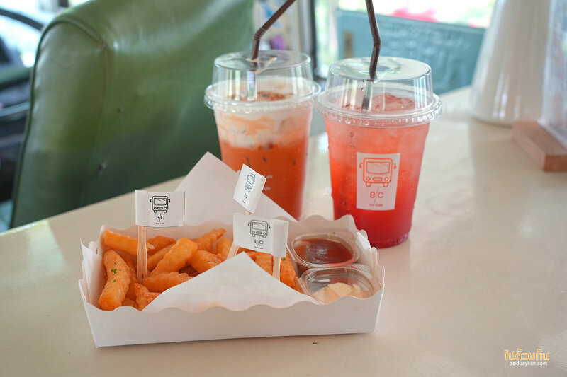 เที่ยวนครนายก, คาเฟ่นครนายก, b/c the cafe, b/c the cafe คาเฟ่รถบัสสุดแนว สไตล์แคมป์ปิ้ง เดินเล่นสะพานหัวใจแห่งเดียวในนครนายก
