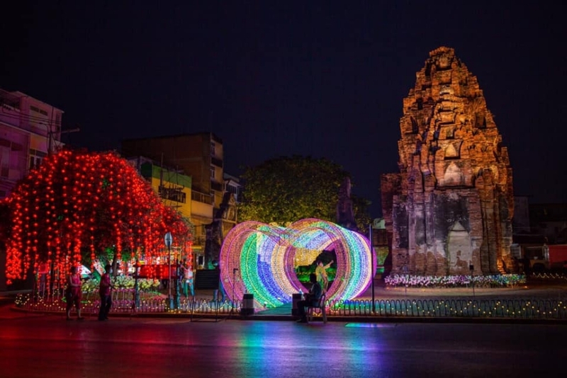 Top 20+ ที่เที่ยวลพบุรี [กรกฎาคม 2024] ชมศิลปะโบราณแสนงดงาม ทุ่งทานตะวันบานสะพรั่งสดใส
