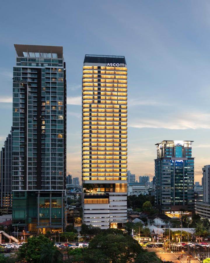 รวม 12 โรงแรมย่านสาทร 5 ดาว สวยๆ ทำเลใกล้ BTS และ MRT!
