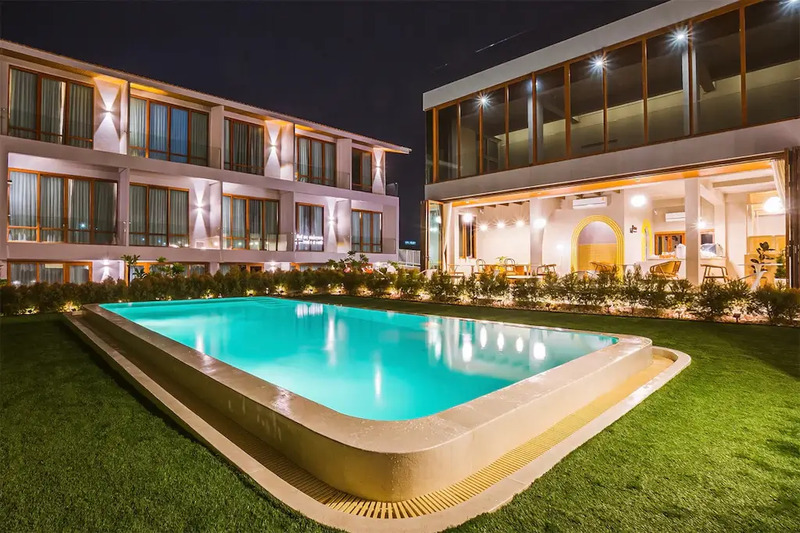 1. Full House Khao Yai, 2. StockHome Khaoyai, 3. เขาใหญ่ อาร์ตทรี รีสอร์ท, 4. Hotel Labaris Khao Yai, 5. Niyai Cottage Khaoyai, 6. Hansar Thai Wellness, 7. Stella Moonlight, 8. Bergh Apton Khao Yai, 9. Silver Haus Khao Yai ซิลเวอร์เฮ้าส์ เขาใหญ่, 10. โรงแรมเทมส์ วัลลีย์ เขาใหญ่, 11. ธาราดารา เขาใหญ่ Tharadara Khaoyai, 12. The Author Khaoyai, 13. Botanica Khao Yai โบทานิก้า เขาใหญ่, 14. La Purin&egrave;e Khao Yai, 15. ดุสิตดีทูเขาใหญ่, 16. โรงแรมลา คาเซ็ทต้า, 17. sala khaoyai, 18. มุตติ มายา ฟอร์เรส พูลวิลล่า รีสอร์ท, 19. Rancho Charnvee Resort and Country Club, 20. เมอเวนพิค รีสอร์ท เขาใหญ่, Top 20+ ที่พักเขาใหญ่ กลางธรรมชาติ วิวสวย ถ่ายรูปปัง ฉบับปี