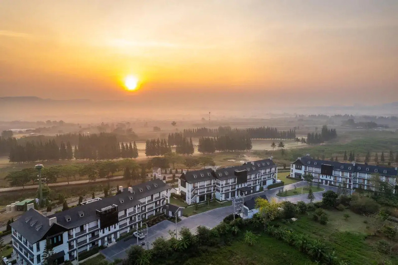 1. Bergh Apton Khao Yai, 2. โรงแรม และ รีสอร์ท ชาโต เดอ เขาใหญ่, 3. โรงแรมลา คาเซ็ทต้า, 4. Locanda Villanova Bed &amp; Breakfast, 5. ยู เขาใหญ่, 6. JUPITER TREVI RESORT AND SPA, 7. เมอเวนพิค รีสอร์ท เขาใหญ่, 8. Kensington English Garden Resort Khaoyai, 9. โรงแรมเทมส์ วัลลีย์ เขาใหญ่, 10. Moon River Village, 11. Hotel Labaris Khao Yai, 12. Rancho Charnvee Resort and Country Club, 13. Le Monte Hotel Khao Yai, 14. Town Square Suites by Toscana Valley, 15. Toscana Piazza by Toscana Valley, Top 15+ โรงแรมสวยเขาใหญ่ ฟีลยุโรป นอนชมวิวภูเขา