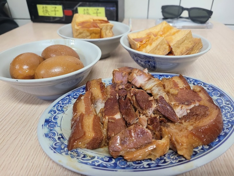 abc mart, beams, chiang kai-shek, chun shui tang, daan, daxi old street, easycard, fujin street, huashan 1914 creative park, jin feng braised pork rice, longshan temple, maokong gondola, memorial hall, michelin guide, miyahara ice cream, national palace museum, rainbow 6, shilin, shilin night market, sun yat-sen, taipei, taipei 101, taipei fish market, taipei zoo, xiao wulai skywalk, ximending, yongkang beef noodle, zhengbin fishing harbor, zhinan temple station, กระเช้าเมาคง, ก๋วยเตี๋ยวเนื้อ, ของกินซีเหมินติง, ขอพรวัดหลงซาน, ข้าวหน้าหมูตุ๋น, งานศิลปะ, จินเฟิงหลู่โร่วฟั่น, จีหลง, ช้อปปิ้งไต้หวัน, ชานมไข่มุก, ชุนชุ่ยถาง, ซีเหมินติง, ซื่อหลินไนท์มาร์เก็ต, ตลาดชุมชนเก่าต้าซี, ตลาดปลาไทเป, ถนนสายรุ้ง, ถนนสายรุ้งหมายเลข 6, ท่าเรือสีรุ้ง, ที่เที่ยวไต้หวัน, พิพิธภัณฑ์พระราชวังแห่งชาติ, มิยาฮาร่า, ย่านซีเหมินติง, วัดฉือจี้, วัดหลงซาน, สวนสัตว์ไทเป, สะพานลอยฟ้า, สาธารณรัฐจีน, หยกผักกาด, หยกหมูสามชั้น, อนุสรณ์สถานเจียงไคเช็ค, อนุสรณ์สถานแห่งชาติ, อ่างเก็บน้ำ, เกาสง, เกี๊ยวซอสพริก, เจดีย์มังกรเสือ, เจียงไคเช็ค, เถาหยวน, เที่ยวไต้หวัน, เที่ยวไต้หวัน 2024, เที่ยวไต้หวัน 2567, เที่ยวไทเป 2024, เที่ยวไทเป 2567, เมืองยอดนิยมในไต้หวัน, เสี่ยวอูไหล, ไต้หวัน, ไต้หวัน2024, ไต้หวันเที่ยวไหนดี, ไทจง, ไทเป, ไทเป101, top 30+ ที่เที่ยวไต้หวัน สตรีทฟู๊ดเจ้าดัง ช้อปปิ้งสบาย [อัปเดต 2024]
