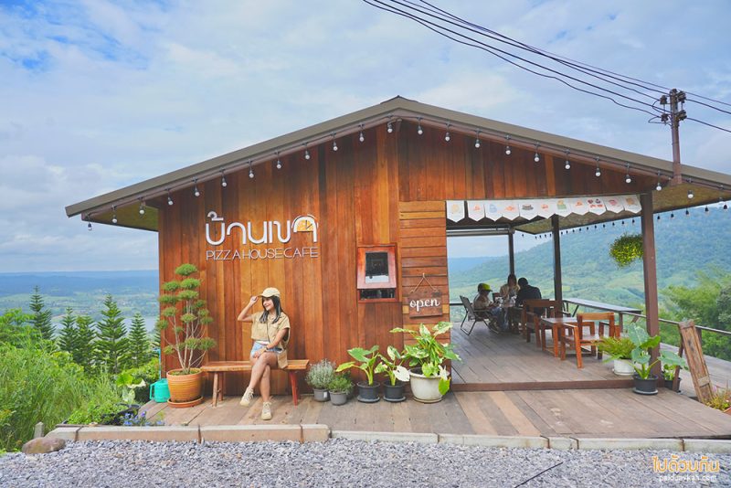 บ้านเขา คาเฟ่เขาค้อ ในบ้านไม้ริมเนินเขา วิวหลักล้าน &nbsp;