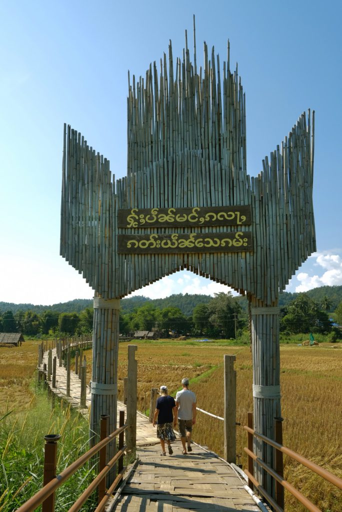 กลอเซโล, กองแลน, จุดชมวิวกิกอคอบ้านห้วยเฮี๊ยะ, จุดชมวิวม่อนหยุนไหล, จุดชมวิวสุดแดนสยาม, จุดชมวิวแม่ลาหลวง, ซูตองเป้, ถนนคนเดินปาย, ถ้ำน้ำลอด, ทะเลหมอกสองแผ่นดิน, ที่เที่ยวแม่ฮ่องสอน, ที่เที่ยวแม่ฮ่องสอน 2023, ที่เที่ยวแม่ฮ่องสอน 2566, ทุ่งดอกบัวตอง, ทุ่งดอกบัวตองดอยแม่อูคอ, บ้านจ่าโบ่, บ้านรักไทย, บ้านห้วยเฮี๊ยะ, ปางอุ๋ง, ปายแคนยอน, ภูโคลน, ภูโคลน ครันทรีคลับ, ร้านก๋วยเตี๋ยวห้อยขาบ้านจ่าโบ่, วัดปลายดอย, วัดพระธาตุดอยกองมู, สวนดอยแม่อูคอ, สะพานซูตองเป้, หมู่บ้านรักไทย, หมู่บ้านสันติชล, หยุนไหล, เที่ยวแม่ฮ่องสอน, เที่ยวแม่ฮ่องสอน 2023, เที่ยวแม่ฮ่องสอน 2566, แม่ลาน้อย, โครงการพระราชดำริปางตอง 2, top 15+ ที่เที่ยวแม่ฮ่องสอน [กรกฎาคม 2024] ชมธรรมชาติอันงดงาม สัมผัสทะเลหมอกสามฤดู