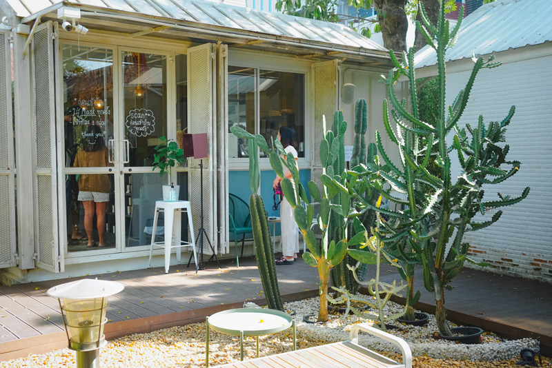 Come Escape Cafe ราชพฤกษ์