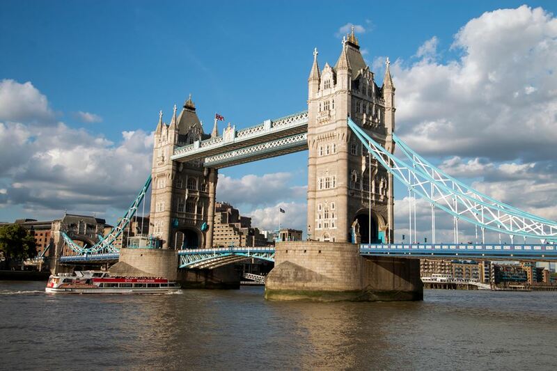 amorino gelato, buckingham palace, bun from home, changing the guard, cinnamon bun, elizabeth tower, england, harry potter, leadenhall market, london eye, natural history museum, palace of westminster, sky garden, spider-man, studio tour london, the shard, tower bridge, warner bros, wright brothers, ขนมปังลอนดอน, ชิงช้าสวรรค์ลอนดอน, ตลาดลอนดอน, ตึกที่สูงสุดในเมืองลอนดอน, ทาวเวอร์บริดจ์, พระราชวังบัคคิงแฮม, พระราชวังเวสต์มินสเตอร์, พิพิธภัณฑ์ประวัติศาสตร์ธรรมชาติ, วีซ่าอังกฤษ, สวนลอยฟ้าลอนดอน, สะพานทาวเวอร์บริดจ์, หอนาฬิกาบิ๊กเบน, เจลาโต้ดอกไม้, เดอะชาร์ด, เที่ยวลอนดอน 2024, เที่ยวลอนดอน 2566, เที่ยวลอนดอน 2567, เที่ยวอังกฤษ 2024, เปลี่ยนเวรยามของทหารอังกฤษ, แลนด์มาร์คอังกฤษ, แฮร์รี่ พอตเตอร์, ไอติมดอกไม้, top 12+ เที่ยวลอนดอน ประเทศอังกฤษ 2024 เช็คอินแลนด์มาร์คของเมือง ตื่นตากับสถานที่ถ่ายทำภาพยนตร์ระดับโลก