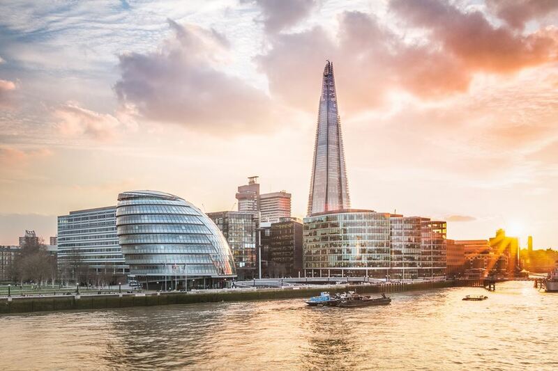 amorino gelato, buckingham palace, bun from home, changing the guard, cinnamon bun, elizabeth tower, england, harry potter, leadenhall market, london eye, natural history museum, palace of westminster, sky garden, spider-man, studio tour london, the shard, tower bridge, warner bros, wright brothers, ขนมปังลอนดอน, ชิงช้าสวรรค์ลอนดอน, ตลาดลอนดอน, ตึกที่สูงสุดในเมืองลอนดอน, ทาวเวอร์บริดจ์, พระราชวังบัคคิงแฮม, พระราชวังเวสต์มินสเตอร์, พิพิธภัณฑ์ประวัติศาสตร์ธรรมชาติ, วีซ่าอังกฤษ, สวนลอยฟ้าลอนดอน, สะพานทาวเวอร์บริดจ์, หอนาฬิกาบิ๊กเบน, เจลาโต้ดอกไม้, เดอะชาร์ด, เที่ยวลอนดอน 2024, เที่ยวลอนดอน 2566, เที่ยวลอนดอน 2567, เที่ยวอังกฤษ 2024, เปลี่ยนเวรยามของทหารอังกฤษ, แลนด์มาร์คอังกฤษ, แฮร์รี่ พอตเตอร์, ไอติมดอกไม้, top 12+ เที่ยวลอนดอน ประเทศอังกฤษ 2024 เช็คอินแลนด์มาร์คของเมือง ตื่นตากับสถานที่ถ่ายทำภาพยนตร์ระดับโลก