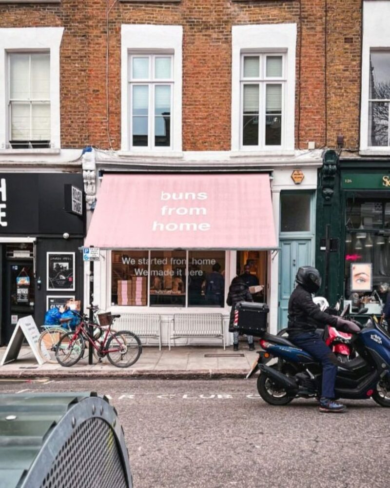 amorino gelato, buckingham palace, bun from home, changing the guard, cinnamon bun, elizabeth tower, england, harry potter, leadenhall market, london eye, natural history museum, palace of westminster, sky garden, spider-man, studio tour london, the shard, tower bridge, warner bros, wright brothers, ขนมปังลอนดอน, ชิงช้าสวรรค์ลอนดอน, ตลาดลอนดอน, ตึกที่สูงสุดในเมืองลอนดอน, ทาวเวอร์บริดจ์, พระราชวังบัคคิงแฮม, พระราชวังเวสต์มินสเตอร์, พิพิธภัณฑ์ประวัติศาสตร์ธรรมชาติ, วีซ่าอังกฤษ, สวนลอยฟ้าลอนดอน, สะพานทาวเวอร์บริดจ์, หอนาฬิกาบิ๊กเบน, เจลาโต้ดอกไม้, เดอะชาร์ด, เที่ยวลอนดอน 2024, เที่ยวลอนดอน 2566, เที่ยวลอนดอน 2567, เที่ยวอังกฤษ 2024, เปลี่ยนเวรยามของทหารอังกฤษ, แลนด์มาร์คอังกฤษ, แฮร์รี่ พอตเตอร์, ไอติมดอกไม้, top 12+ เที่ยวลอนดอน ประเทศอังกฤษ 2024 เช็คอินแลนด์มาร์คของเมือง ตื่นตากับสถานที่ถ่ายทำภาพยนตร์ระดับโลก