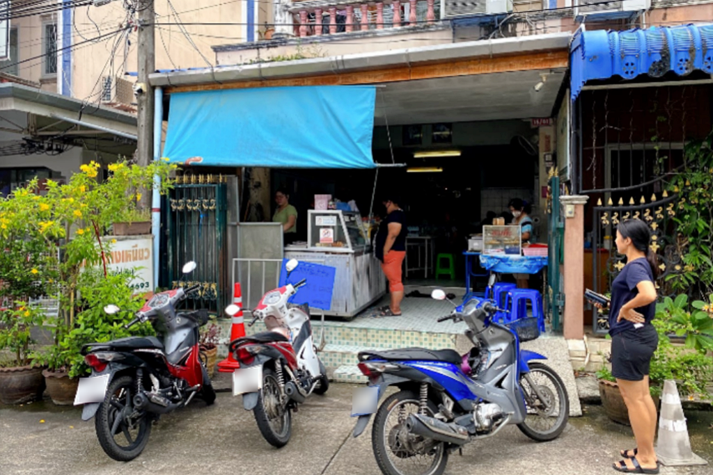 ขนมจีนป้ามัย, ขนมจีนป้ามัย ภูเก็ต, ขนมจีนภูเก็ต, ขนมถ้วยเค็ม, ของกินภูเก็ต, ข้าวยำคลุกภูเก็ต, ข้าวยำพริก, ตลาดเกษตร 2 ภูเก็ต, ตู้กับข้าว, น้ำชุบหยำ, น้ำพริกกุ้งเสียบ, น้ำพริกภูเก็ต, ภูเก็ต กินอะไรดี, ร้านข้าวยำสมุนไพร ตลาดเกษตร, ร้านคุณแม่จู้, ร้านตู้กับข้าว, ร้านตู้กับข้าว ภูเก็ต, ร้านระย้า, ร้านระย้า ภูเก็ต, ร้านหมี่ต้นโพธิ์, ร้านอาหาร, ร้านอาหารพื้นเมืองภูเก็ต, ร้านอาหารภูเก็ต 2020, ร้านอาหารภูเก็ต 2563, ร้านโอวต้าว บางเหนียว, หมี่สะปำ คุณยายเจียร, หมูฮ้อง, อาหารพื้นเมืองภูเก็ต, ฮูแช้, เกี่ยมโก้ย, โอวต้าว, โอวต้าว บางเหนียว, ปักหมุด 10 เมนูอาหารพื้นเมืองภูเก็ต พร้อมร้านเด็ด ที่เหล่านักชิม ต้องห้ามพลาด