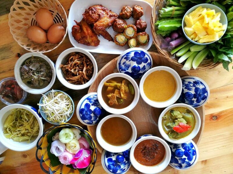 ขนมจีนป้ามัย, ขนมจีนป้ามัย ภูเก็ต, ขนมจีนภูเก็ต, ขนมถ้วยเค็ม, ของกินภูเก็ต, ข้าวยำคลุกภูเก็ต, ข้าวยำพริก, ตลาดเกษตร 2 ภูเก็ต, ตู้กับข้าว, น้ำชุบหยำ, น้ำพริกกุ้งเสียบ, น้ำพริกภูเก็ต, ภูเก็ต กินอะไรดี, ร้านข้าวยำสมุนไพร ตลาดเกษตร, ร้านคุณแม่จู้, ร้านตู้กับข้าว, ร้านตู้กับข้าว ภูเก็ต, ร้านระย้า, ร้านระย้า ภูเก็ต, ร้านหมี่ต้นโพธิ์, ร้านอาหาร, ร้านอาหารพื้นเมืองภูเก็ต, ร้านอาหารภูเก็ต 2020, ร้านอาหารภูเก็ต 2563, ร้านโอวต้าว บางเหนียว, หมี่สะปำ คุณยายเจียร, หมูฮ้อง, อาหารพื้นเมืองภูเก็ต, ฮูแช้, เกี่ยมโก้ย, โอวต้าว, โอวต้าว บางเหนียว, ปักหมุด 10 เมนูอาหารพื้นเมืองภูเก็ต พร้อมร้านเด็ด ที่เหล่านักชิม ต้องห้ามพลาด