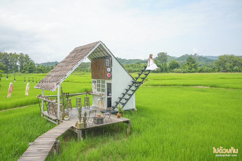 นาตาทา Cafe &amp; Farm Stay ถ่ายรูปบันไดสวรรค์สุดชิคริมนา&nbsp;