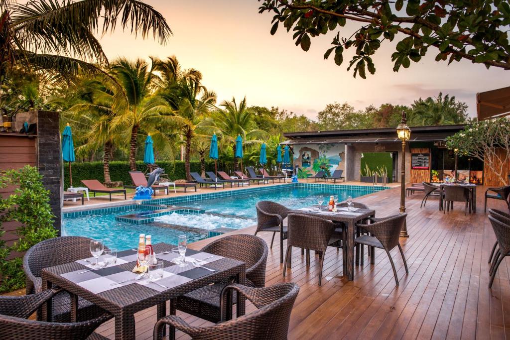 city hotel krabi, krabi seabass hotel, lada krabi residence, river front krabi hotel, snoozz hotel, srisuksant square, the brown hotel krabi, the nice hotel, the pineapple hotel, the seens hotel, u residence, well timed hotel, คลองปากน้ำ, ถนนคนเดินกระบี่, ที่พักกระบี่, ที่พักกระบี่ 2024, ที่พักกระบี่ 2567, ที่พักกระบี่ ตัวเมือง, ที่พักกระบี่ ใกล้ถนนคนเดิน, ที่พักกระบี่ ในเมือง, ที่พักตัวเมืองกระบี่, ที่พักตัวเมืองกระบี่ 2024, ที่พักตัวเมืองกระบี่ 2567, ที่พักเมืองกระบี่, ที่พักเมืองกระบี่ 2024, ที่พักเมืองกระบี่ 2567, ยู เรสซิเดนซ์, ลดา กระบี่ เรสซิเดนซ์, ลานปูดำ, ศรีสุขสันต์ สแควร์, สนูซ โฮเทล, ห้างโวค, เดอะ ไพน์แอปเปิ้ล โฮเต็ล, เดอะบราวน์ กระบี่, โรงแรม เดอะซีนส์, โรงแรม เดอะบราวน์ กระบี่, โรงแรมกระบี่ ซีบาส, โรงแรมซิตี้ กระบี่, โรงแรมริเวอร์ฟรอนต์ กระบี่, โรงแรมเดอะ ไนซ์, โรงแรมในเมืองกระบี่, top 15+ ที่พัก เมืองกระบี่ [กรกฎาคม 2024] เดินทางสะดวก ใกล้แหล่งท่องเที่ยว