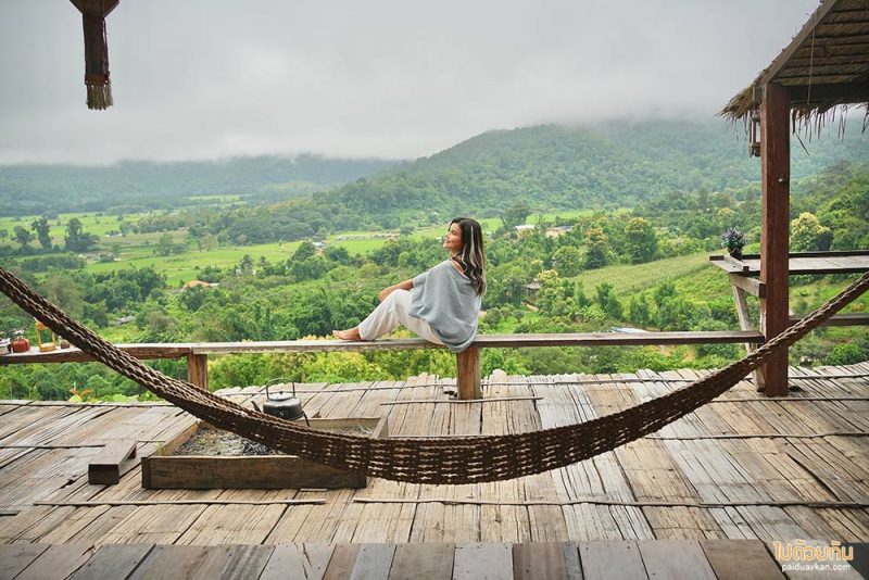 ม่อนชมหมอก พักกระท่อมไม้ ชมวิวภูเขา ทุ่งนา เมืองคอง