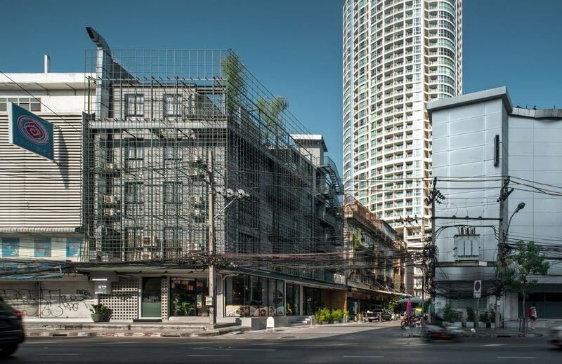 1. Goose Living, 2. โรงแรมฮ็อป อินน์ กรุงเทพ สถานีอ่อนนุช, 3. Ascella Sukhumvit 38, 4. Hotel Amber Sukhumvit 85, 5. S Box Sukhumvit Hotel, 6. โรงแรมเบดเอเวอร์, 7. On8 Sukhumvit, 8. Ambassador Hotel Bangkok, 9. Thonglor Suites Hotel, 10. Olive Bangkok Hotel, 11. Kokotel Bangkok Sukhumvit 50, 12. Beat Hotel Bangkok, 13. ไมอามี่โฮเต็ล, 14. La Petite Salil Sukhumvit Thonglor 1, 15. lyf Sukhumvit 8 Bangkok, Top 15+ โรงแรมย่านสุขุมวิท ราคาถูก ใกล้รถไฟฟ้า ระยะเดินไปได้!