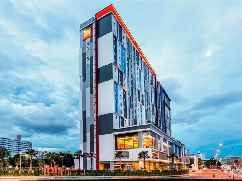 1. ibis Bangkok IMPACT, 2. Novotel Bangkok Impact, 3. คูล โฮเทล, 4. Botanic Service Room @ impact muangthongthani, 5. The M5 Residence Hotel, 6. อิมแพคเอ็มทีเฮ้าส์, 7. โรงแรมเบสท์เวสเทิร์นพลัสแวนด้าแกรนด์, 8. โรงแรมฮ็อป อินน์ แจ้งวัฒนะ, 9. โรงแรมวิลล่า บารอน, 10. Room@Doze, 11. ANNANAVA PAKKRET, 12. ทีเค. พาเลซ แอนด์ คอนเวนชั่น, 13. โรงแรมดับเบิ้ลดี, 14. Super Hostel, 15. Work Inn Impact Mueang Thong Thani, Top 15+ โรงแรมใกล้อิมแพค เมืองทองธานี เหมาะกับคนมาดูคอนเสิร์ตมากๆ