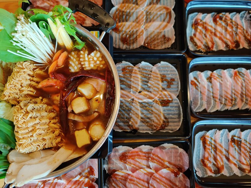 รวมร้าน ชาบู สระบุรี : รวมร้านชาบู เจ้าเด็ด เจ้าดัง ทั้งบุฟเฟ่ต์และอะลาคาท เป๊ะปังอลังการ!