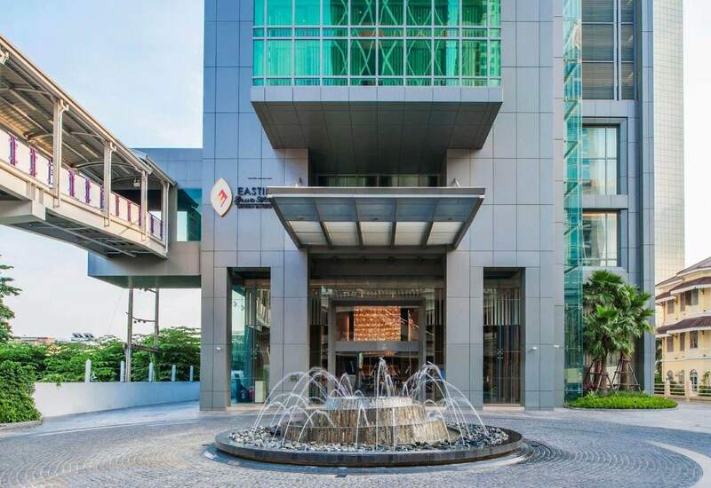 1. โรงแรมอีสติน แกรนด์ สาทร, 2. โรงแรมเจซี เควิน สาทร กรุงเทพฯ, 3. Ascott Embassy Sathorn Bangkok, 4. โรงแรมบันยันทรี กรุงเทพ, 5. Villa Deva Resort and Hotel, 6. ยู สาทร แบงค็อก, 7. W Bangkok, 8. The Sukhothai Bangkok, 9. Ascott Sathon Bangkok, 10. โรงแรมเอเวอร์กรีน ลอเรล กรุงเทพฯ, 11. SO/ Bangkok, 12. Sathorn Vista, Bangkok – Marriott Executive Apartments, Top 12+ โรงแรมย่านสาทร 5 ดาว สวยๆ ทำเลใกล้ BTS และ MRT!
