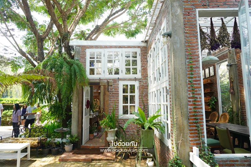 ร้านอาหารกาญจนบุรี, ร้านกาแฟกาญจนบุรี, คาเฟ่กาญจนบุรี, ravi vira กาญจนบุรี, ravi vira กาญจนบุรี คาเฟ่สไตล์ยุโรปวินเทจ ร่มรื่นด้วยสวนสวย