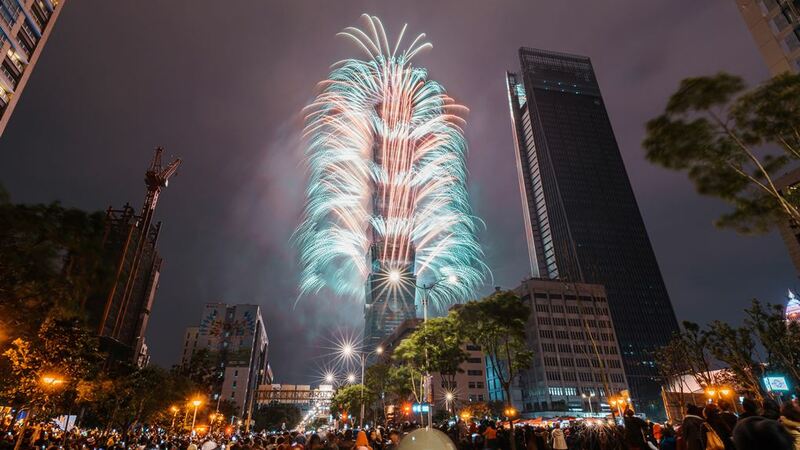 america, austin, australia, bosingak belfry, burj khalifa, eiffel tower, france, happy new year, harbour bridge, hkcec, hong kong, japan, korea, london, marina bay, new york, no limit! christmas, no limit! countdown 2024, singapore, sydney, sydney opera house, symphony of lights, taipei 101, taiwan, times square, united arab emirates, united kingdom, universal studio japan, universal studio singapore, victoria harbour, ซิดนีย์, ซิดนีย์ ออสเตรเลีย, ซิดนีย์โอเปร่าเฮาส์, ญี่ปุ่น, ตึกไทเป 101, ถนนแมนฮัตตัน, ทหารเกาหลี, นิวยอร์ก, บิ๊กเบน, พลุปีใหม่, พิธีตีระฆังโพชินกัง, พิพิธภัณฑ์ศิลปวิทยาศาสตร์, มาริน่า เบย์ แซนด์, มาริน่าเบย์, มาริน่าเบย์ สิงคโปร์, ยูนิเวอแซล สตูดิโอ เจแปน, ลอนดอน, ลอนดอน อายส์, ลอนดอนประเทศอังกฤษ, สหรัฐอาหรับเอมิเรตส์, สะพานฮาร์เบอร์ บริดจ์, สิงคโปร์ ฟลายเออร์, หอนาฬิกาบิ๊กเบน, หอระฆังโพชินกัง, หอไอเฟล, ออสติน โพส มาโลน, ออสเตรเลีย, อ่าววิคตอเรีย, อ่าววิคตอเรีย ฮ่องกง, ฮ่องกง, เกาหลี, เคาท์ดาวน์ 2024, เคาท์ดาวน์ต่างประเทศ, เคาท์ดาวน์ต่างประเทศ2024, เคาท์ดาวน์ปีใหม่, เทศกาลเคาท์ดาวน์, เบิร์จคาลิฟา, เมอร์ไลออน, ไต้หวัน, ไทม์สแควร์, ไทม์สแควร์ สหรัฐอเมริกา, top 10+ สถานที่เคาท์ดาวน์ต่างประเทศ 2024 พลุไฟอลังการ แสง สีจัดเต็ม!