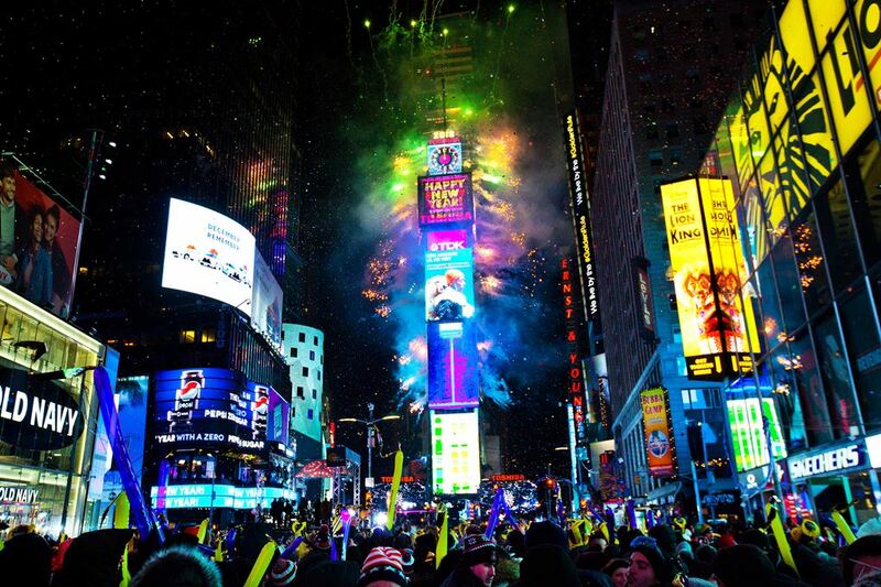 Top 10+ สถานที่เคาท์ดาวน์ต่างประเทศ 2024 พลุไฟอลังการ แสง สีจัดเต็ม!