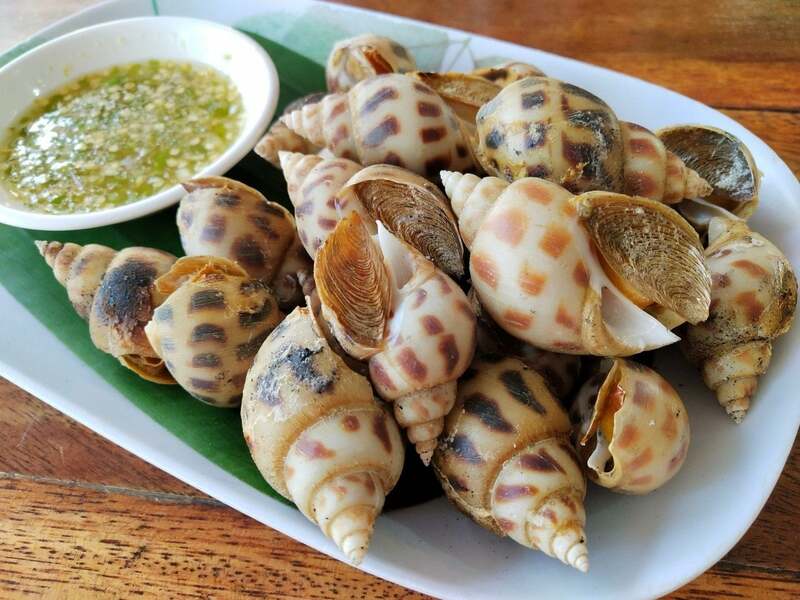 รวม 12 ร้านอาหารทะเลระยอง ร้านติดทะเล บรรยากาศชิลๆ พิกัดเด็ดที่น่าตามไปชิม!