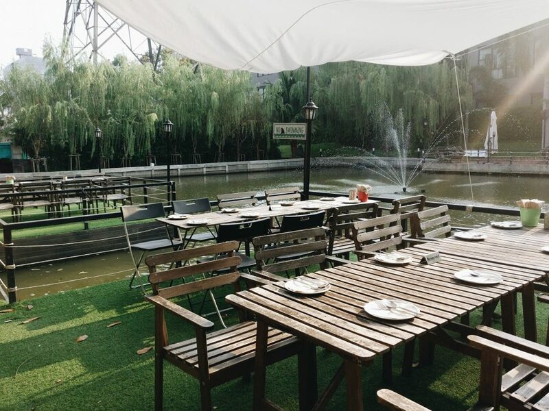 top 5+ คาเฟ่ริมน้ำในกรุงเทพ 2567 บรรยากาศเหมือนต่างจังหวัดเป๊ะเลย