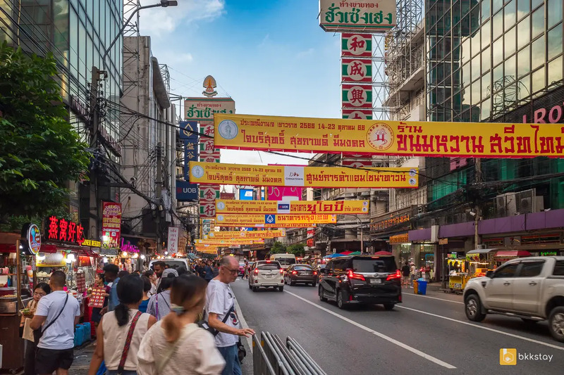 1. ASAI Bangkok Chinatown, 2. เดอะควอเตอร์ หัวลำโพง บาย ยูเอชจี, 3. Hotel Royal Bangkok@Chinatown, 4. Shanghai Mansion Bangkok, 5. โรงแรมแกรนด์ ไชน่า, 6. โรงแรมกรุงเกษมศรีกรุง, 7. Old Thai Heng Hotel, 8. Nornyaowarat Hotel, 9. โรงแรม 2499 เฮอริเทจ ไชน่าทาวน์, 10. Happy Station Hostel BKK, 11. Cacha Bed Heritage Hotel, 12. Luk Hostel, 13. Siam Subway Hostel and Caf&eacute; bangkok, 14. The Orientale, 15. The Mustang Blu, Top 15+ โรงแรมย่านเยาวราช สวยๆ ใกล้ MRT ในระยะเดินไปได้!