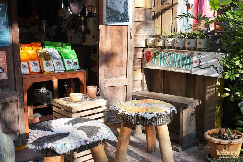 แม่กำปอง, ร้านกาแฟแม่, ปิรันย่า คอฟฟี่ แม่กำปอง ร้านฟีลโฮมมี่ กาแฟอร่อย