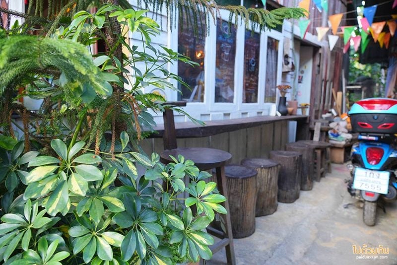 แม่กำปอง, ร้านกาแฟแม่, ปิรันย่า คอฟฟี่ แม่กำปอง ร้านฟีลโฮมมี่ กาแฟอร่อย