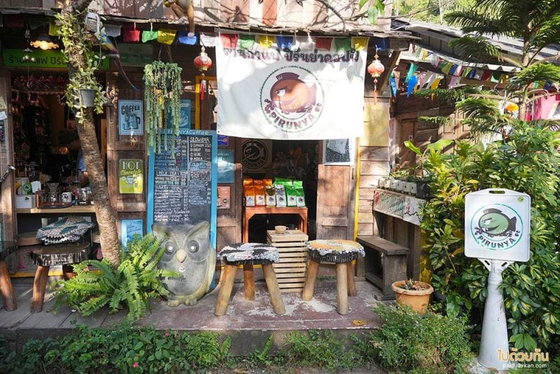 แม่กำปอง, ร้านกาแฟแม่, ปิรันย่า คอฟฟี่ แม่กำปอง ร้านฟีลโฮมมี่ กาแฟอร่อย