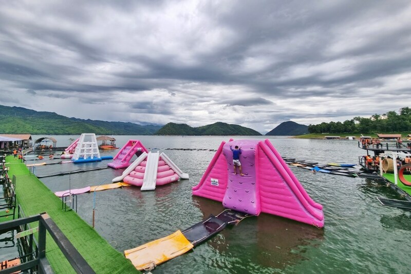 กาญจนบุรี, จองที่พักแพเมืองกาญ, ที่พัก, ที่พักเขื่อนศรีนครินทร์ 2567, ที่พักเมืองกาญ, ที่พักแพเขื่อนศรี 2024, ที่พักแพเขื่อนศรี 2567, ที่พักแพเขื่อนศรีนครินทร์ 2567, ที่เที่ยว, บ้านพักล่องแพ วินเทจ, รักษ์น้ำ รีสอร์ท, รายาบุรี รีสอร์ท, สกายเลควิวรีสอร์ท, สยามซิลเวอร์เลค รีสอร์ท, เขื่อนศรีนครินทร์, เดอะธาราเคปรีสอร์ท, เมืองกาญ, เลค เฮฟเว่น รีสอร์ท, แพที่พักกลางน้ำ, แพนันทนา, แพเขื่อนศรีนครินทร์, แพเขื่อนศรีนครินทร์ 2024, แพเขื่อนศรีนครินทร์ 2567, แพเมืองกาญ 2024, แพเมืองกาญ 2567, top 10+ ที่พัก แพเขื่อนศรีนครินทร์ [กรกฎาคม 2024] กาญจนบุรี บรรยากาศดี เล่นน้ำได้