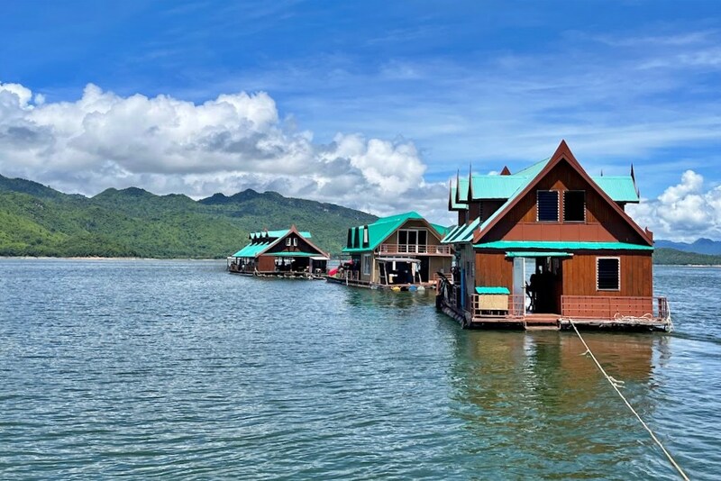 กาญจนบุรี, จองที่พักแพเมืองกาญ, ที่พัก, ที่พักเขื่อนศรีนครินทร์ 2567, ที่พักเมืองกาญ, ที่พักแพเขื่อนศรี 2024, ที่พักแพเขื่อนศรี 2567, ที่พักแพเขื่อนศรีนครินทร์ 2567, ที่เที่ยว, บ้านพักล่องแพ วินเทจ, รักษ์น้ำ รีสอร์ท, รายาบุรี รีสอร์ท, สกายเลควิวรีสอร์ท, สยามซิลเวอร์เลค รีสอร์ท, เขื่อนศรีนครินทร์, เดอะธาราเคปรีสอร์ท, เมืองกาญ, เลค เฮฟเว่น รีสอร์ท, แพที่พักกลางน้ำ, แพนันทนา, แพเขื่อนศรีนครินทร์, แพเขื่อนศรีนครินทร์ 2024, แพเขื่อนศรีนครินทร์ 2567, แพเมืองกาญ 2024, แพเมืองกาญ 2567, top 10+ ที่พัก แพเขื่อนศรีนครินทร์ [กรกฎาคม 2024] กาญจนบุรี บรรยากาศดี เล่นน้ำได้