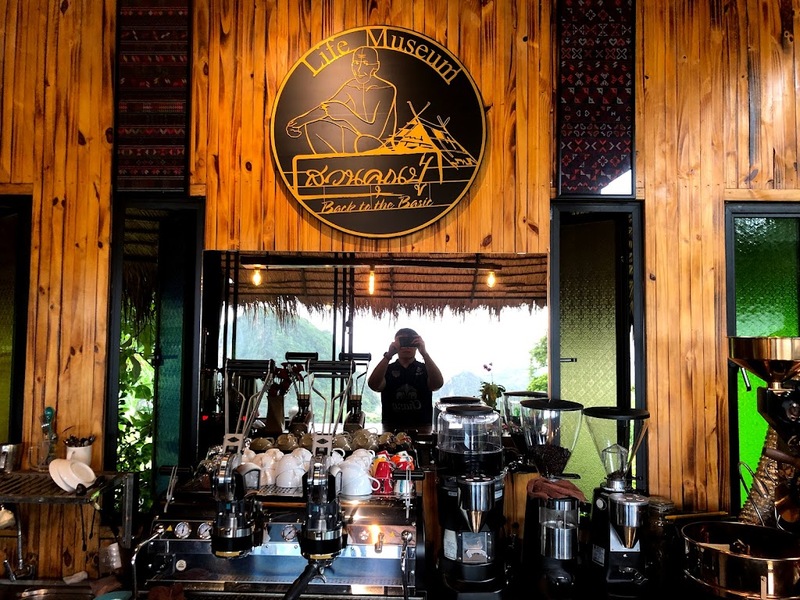 akha farmville, choui fong, singha park, กาดเจียงฮายรำลึก, ขุนน้ำนางนอน, คอฟฟี่ฮิลล์, จุดชมวิวดอยช้างมูบ, ช่องเขาขาด, ฐานปฏิบัติการดอยช้างมูบ, ดอยผาตั้ง, ดอยผาหมี, ดอยแม่สลอง, ตลาดแม่สาย, ตุงหลวงเฉลิมพระเกียรติ, ถนนคนเดินเชียงราย, ถ้ำหลวง ขุนน้ำนางนอน, ที่เที่ยวเชียงราย, ที่เที่ยวเชียงราย 2023, ที่เที่ยวเชียงราย 2566, ที่เที่ยวเชียงราย ธรรมชาติ, ที่เที่ยวเชียงราย ในเมือง, ที่เที่ยวเชียงรายใกล้ฉัน, ผาฮี้, พระธาตุดอยแม่ย่าม่อน, พระอุโบสถสีน้ำเงิน, พระโพธิสัตว์กวนอิมใหญ่ที่สุดในไทย, พิพิธภัณฑ์บ้านดำ, ฟาร์มแกะ ดอยช้าง, ภูชี้ดาว, ภูชี้ฟ้า, วัดป่าญะ, วัดพระธาตุดอยตุง, วัดพระธาตุแม่ย่าม่อน, วัดร่องขุ่น, วัดร่องเสือเต้น, วัดห้วยปลากั้ง, สวนคุณปู่ life museum, สวนคุณปู่ เชียงราย, สะพานไม้ไผ่ไร่ผาฮี้, สามเหลี่ยมทองคำ, สิงห์ปาร์ค, หมู่บ้านกะเหรี่ยงคอยาว, หมู่บ้านชาวเขากะเหรี่ยงคอยาว, หมู่บ้านสันติคีรี, อนุสาวรีย์พ่อขุนเม็งรายมหาราช, อาข่า ฟาร์ม, เชียงราย, เชียงราย 2023, เชียงราย 2566, เชียงรายไนท์บาซาร์, เที่ยวเชียงราย, โชคธรรมเจดีย์ 9 ชั้น, ไร่ชาฉุยฟง, ไฮเดรนเยีย ดอยแม่มอญ, ไฮเดรนเยียซัง, top 25+ ที่เที่ยวเชียงราย [กรกฎาคม 2024] ไหว้พระ ชมธรรมชาติ สัมผัสวิถีชีวิตชาวเขา ที่ดินแดนเหนือสุดประเทศไทย