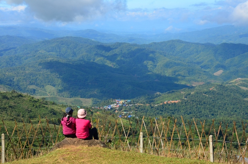 akha farmville, choui fong, singha park, กาดเจียงฮายรำลึก, ขุนน้ำนางนอน, คอฟฟี่ฮิลล์, จุดชมวิวดอยช้างมูบ, ช่องเขาขาด, ฐานปฏิบัติการดอยช้างมูบ, ดอยผาตั้ง, ดอยผาหมี, ดอยแม่สลอง, ตลาดแม่สาย, ตุงหลวงเฉลิมพระเกียรติ, ถนนคนเดินเชียงราย, ถ้ำหลวง ขุนน้ำนางนอน, ที่เที่ยวเชียงราย, ที่เที่ยวเชียงราย 2023, ที่เที่ยวเชียงราย 2566, ที่เที่ยวเชียงราย ธรรมชาติ, ที่เที่ยวเชียงราย ในเมือง, ที่เที่ยวเชียงรายใกล้ฉัน, ผาฮี้, พระธาตุดอยแม่ย่าม่อน, พระอุโบสถสีน้ำเงิน, พระโพธิสัตว์กวนอิมใหญ่ที่สุดในไทย, พิพิธภัณฑ์บ้านดำ, ฟาร์มแกะ ดอยช้าง, ภูชี้ดาว, ภูชี้ฟ้า, วัดป่าญะ, วัดพระธาตุดอยตุง, วัดพระธาตุแม่ย่าม่อน, วัดร่องขุ่น, วัดร่องเสือเต้น, วัดห้วยปลากั้ง, สวนคุณปู่ life museum, สวนคุณปู่ เชียงราย, สะพานไม้ไผ่ไร่ผาฮี้, สามเหลี่ยมทองคำ, สิงห์ปาร์ค, หมู่บ้านกะเหรี่ยงคอยาว, หมู่บ้านชาวเขากะเหรี่ยงคอยาว, หมู่บ้านสันติคีรี, อนุสาวรีย์พ่อขุนเม็งรายมหาราช, อาข่า ฟาร์ม, เชียงราย, เชียงราย 2023, เชียงราย 2566, เชียงรายไนท์บาซาร์, เที่ยวเชียงราย, โชคธรรมเจดีย์ 9 ชั้น, ไร่ชาฉุยฟง, ไฮเดรนเยีย ดอยแม่มอญ, ไฮเดรนเยียซัง, top 25+ ที่เที่ยวเชียงราย [กรกฎาคม 2024] ไหว้พระ ชมธรรมชาติ สัมผัสวิถีชีวิตชาวเขา ที่ดินแดนเหนือสุดประเทศไทย