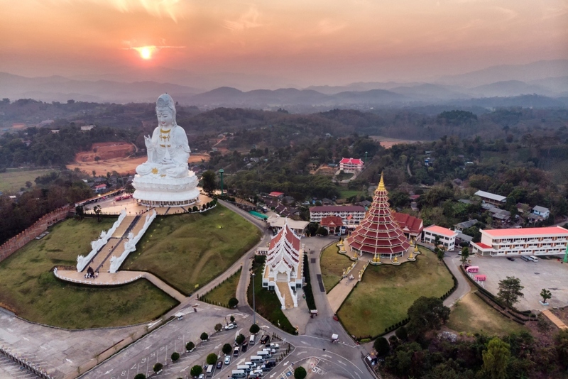 akha farmville, choui fong, singha park, กาดเจียงฮายรำลึก, ขุนน้ำนางนอน, คอฟฟี่ฮิลล์, จุดชมวิวดอยช้างมูบ, ช่องเขาขาด, ฐานปฏิบัติการดอยช้างมูบ, ดอยผาตั้ง, ดอยผาหมี, ดอยแม่สลอง, ตลาดแม่สาย, ตุงหลวงเฉลิมพระเกียรติ, ถนนคนเดินเชียงราย, ถ้ำหลวง ขุนน้ำนางนอน, ที่เที่ยวเชียงราย, ที่เที่ยวเชียงราย 2023, ที่เที่ยวเชียงราย 2566, ที่เที่ยวเชียงราย ธรรมชาติ, ที่เที่ยวเชียงราย ในเมือง, ที่เที่ยวเชียงรายใกล้ฉัน, ผาฮี้, พระธาตุดอยแม่ย่าม่อน, พระอุโบสถสีน้ำเงิน, พระโพธิสัตว์กวนอิมใหญ่ที่สุดในไทย, พิพิธภัณฑ์บ้านดำ, ฟาร์มแกะ ดอยช้าง, ภูชี้ดาว, ภูชี้ฟ้า, วัดป่าญะ, วัดพระธาตุดอยตุง, วัดพระธาตุแม่ย่าม่อน, วัดร่องขุ่น, วัดร่องเสือเต้น, วัดห้วยปลากั้ง, สวนคุณปู่ life museum, สวนคุณปู่ เชียงราย, สะพานไม้ไผ่ไร่ผาฮี้, สามเหลี่ยมทองคำ, สิงห์ปาร์ค, หมู่บ้านกะเหรี่ยงคอยาว, หมู่บ้านชาวเขากะเหรี่ยงคอยาว, หมู่บ้านสันติคีรี, อนุสาวรีย์พ่อขุนเม็งรายมหาราช, อาข่า ฟาร์ม, เชียงราย, เชียงราย 2023, เชียงราย 2566, เชียงรายไนท์บาซาร์, เที่ยวเชียงราย, โชคธรรมเจดีย์ 9 ชั้น, ไร่ชาฉุยฟง, ไฮเดรนเยีย ดอยแม่มอญ, ไฮเดรนเยียซัง, top 25+ ที่เที่ยวเชียงราย [กรกฎาคม 2024] ไหว้พระ ชมธรรมชาติ สัมผัสวิถีชีวิตชาวเขา ที่ดินแดนเหนือสุดประเทศไทย