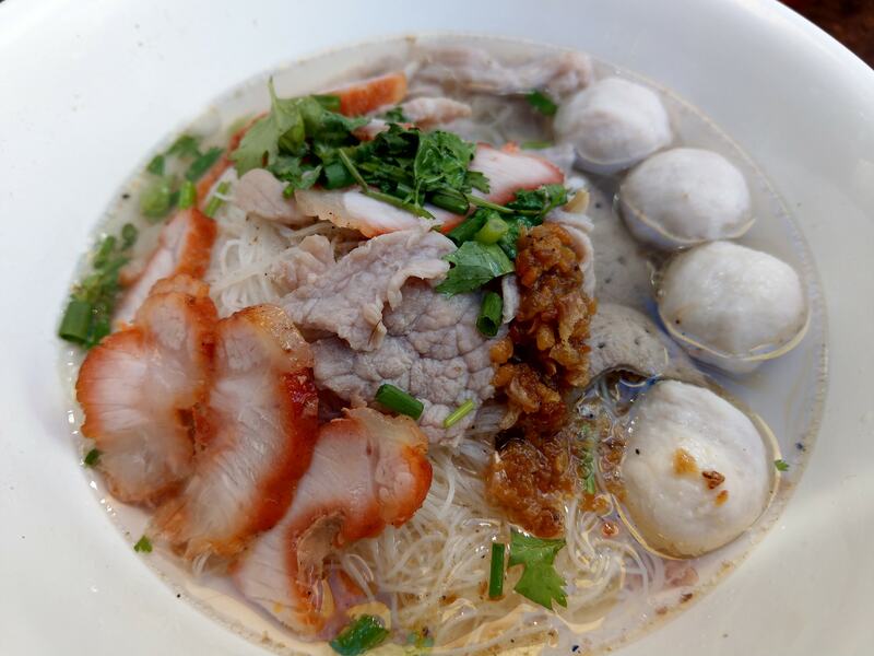 top 13+ ร้านอร่อยห้ามพลาด ราคาไม่เเพง ณ ซอยละลายทรัพย์ @ สีลม กรุงเทพฯ